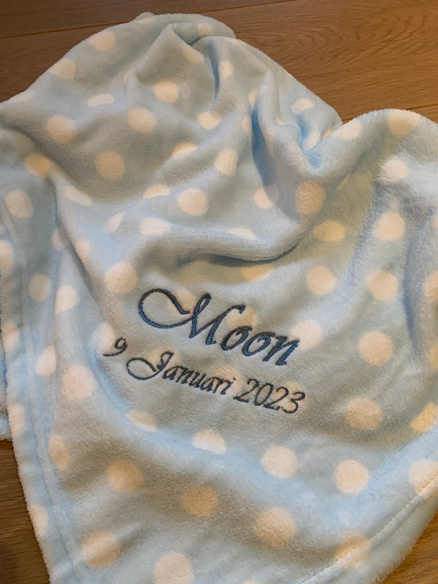 knuffel + naam + geboortedatum (borduren)