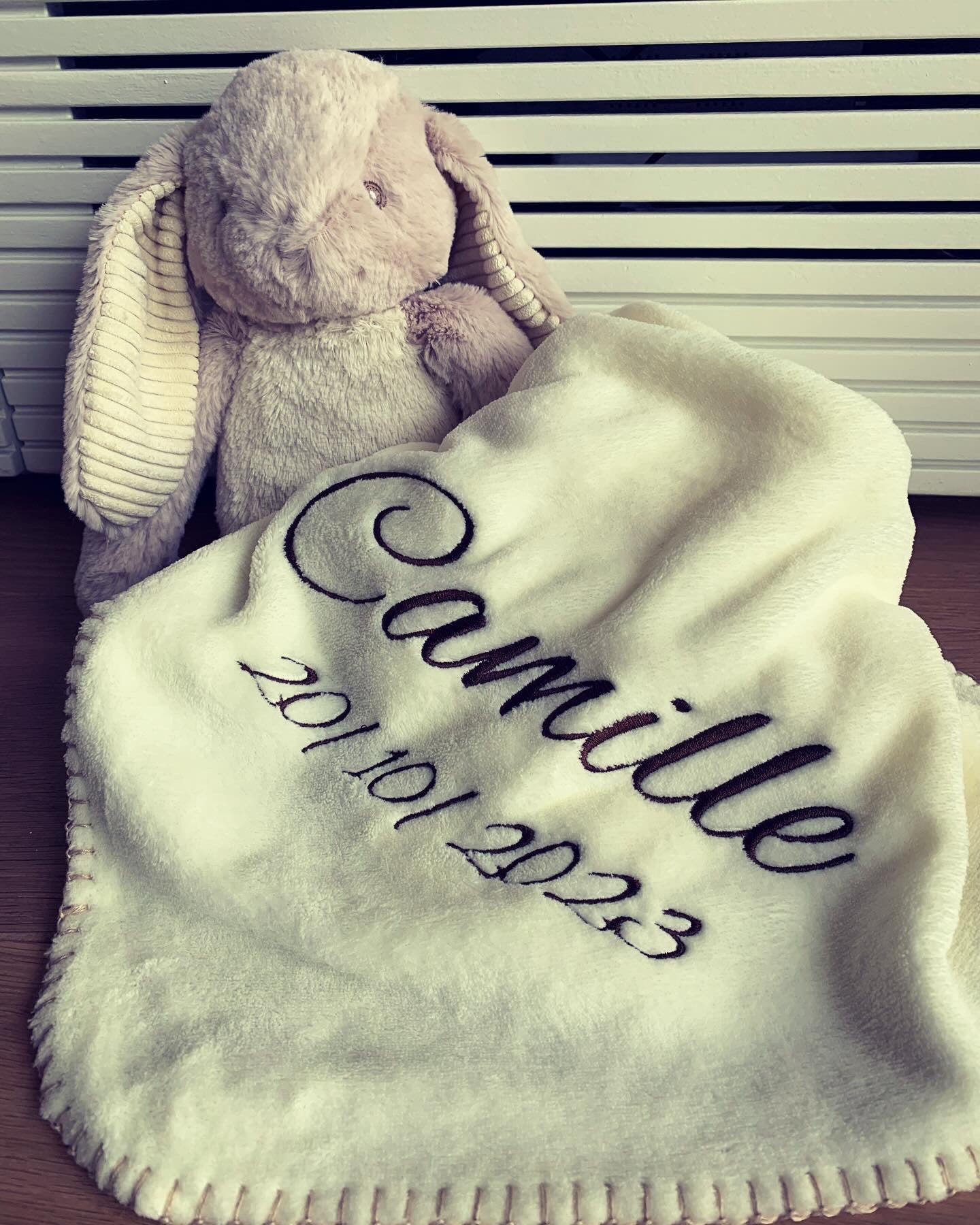 knuffel + naam + geboortedatum (borduren)