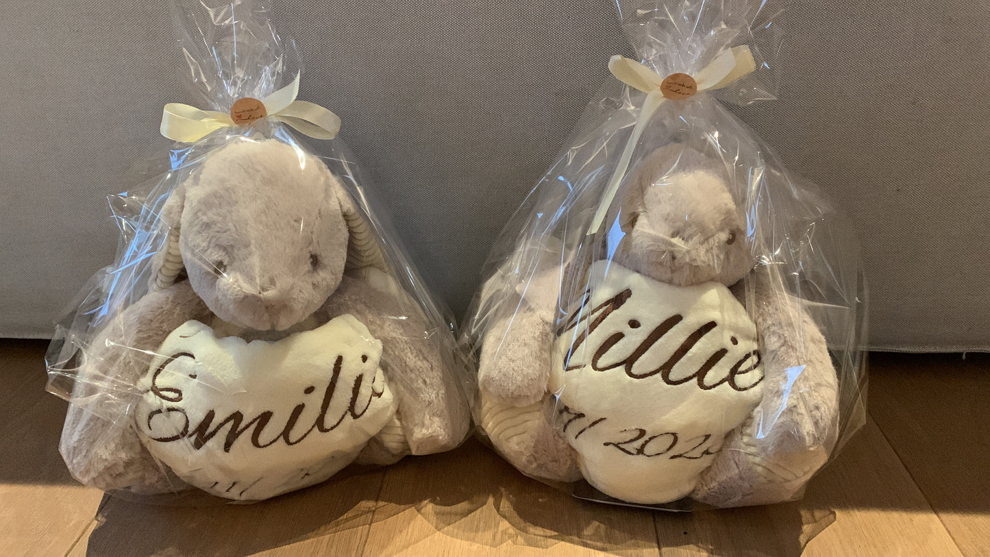 knuffel + naam + geboortedatum (borduren)